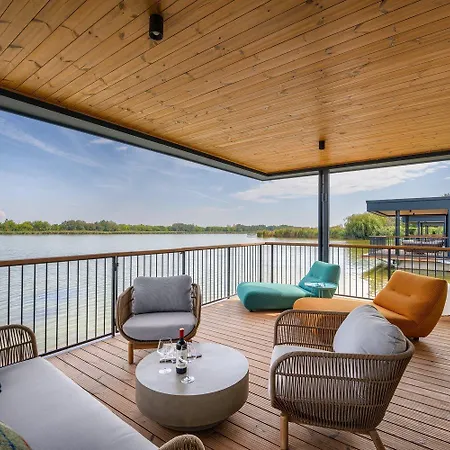 Donautica & Restaurant Hotel