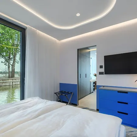 Donautica & Restaurant Hotel 4*