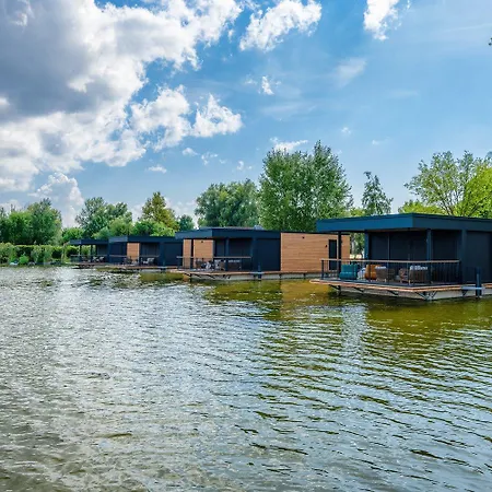 Donautica & Restaurant Fadd-Dombori