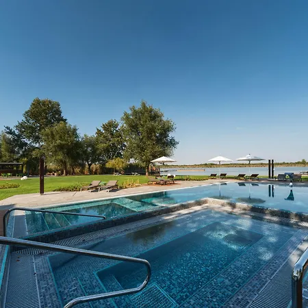 Donautica & Restaurant 4*