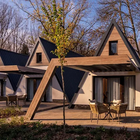 Donautica & Restaurant فندق 4*