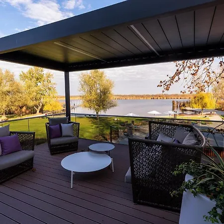 Donautica & Restaurant فندق