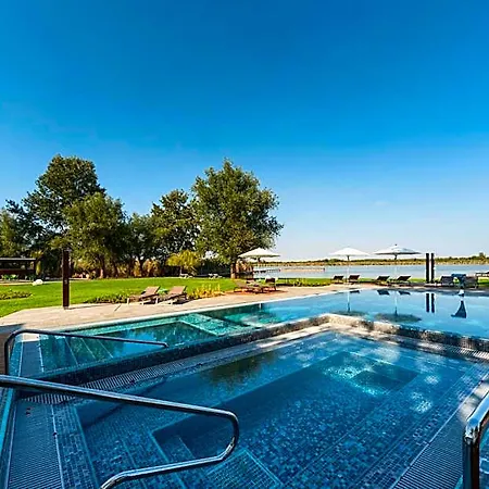 Donautica & Restaurant Hotel 4*
