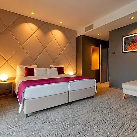 Hotel Donautica & Restaurant 4*