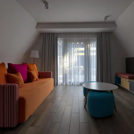 Donautica & Restaurant ホテル 4*