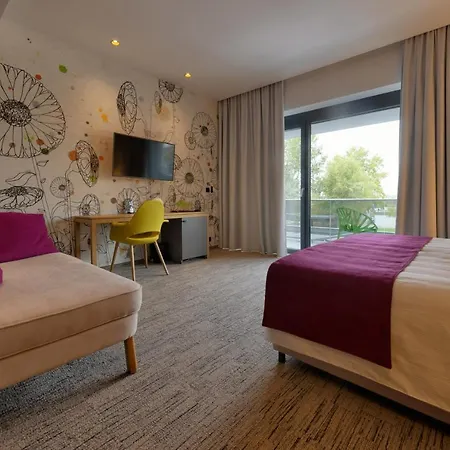 Hotel Donautica & Restaurant 4*