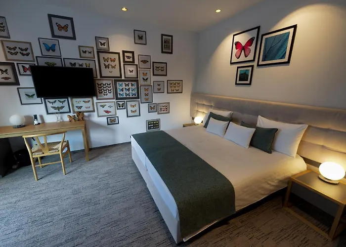 Donautica & Restaurant מלון 4*