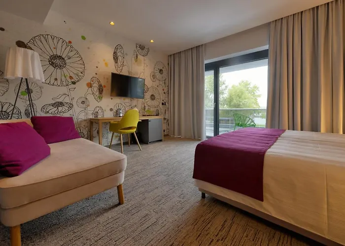 מלון Donautica & Restaurant 4*