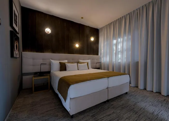 Donautica & Restaurant מלון 4*